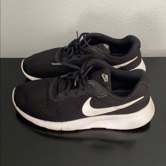Nike Other - Boys Nike Tanjun shoes size 6.5Y